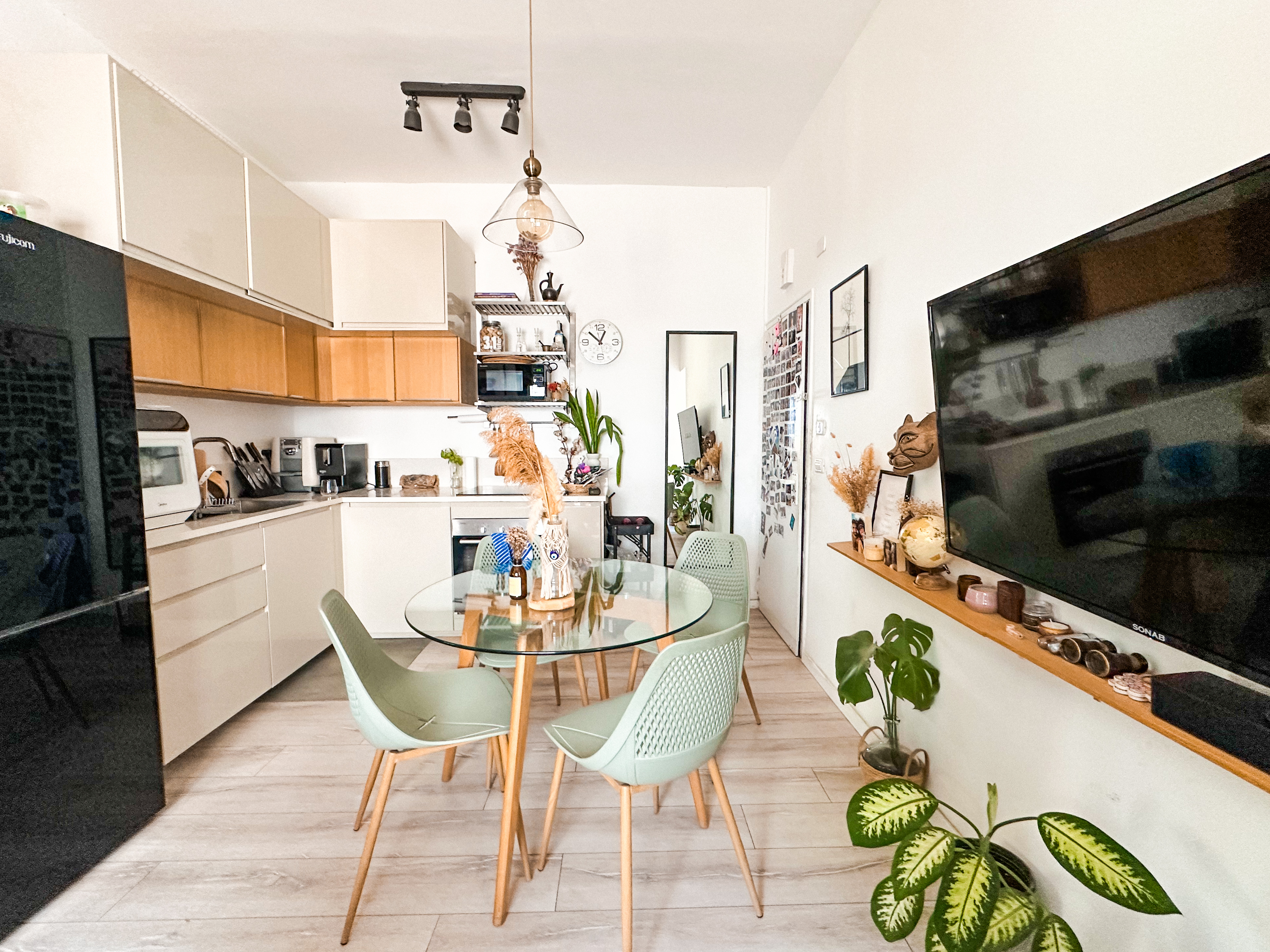 Charming 2-Room Apartment on George Eliot Street – 3rd Floor Walk-Up